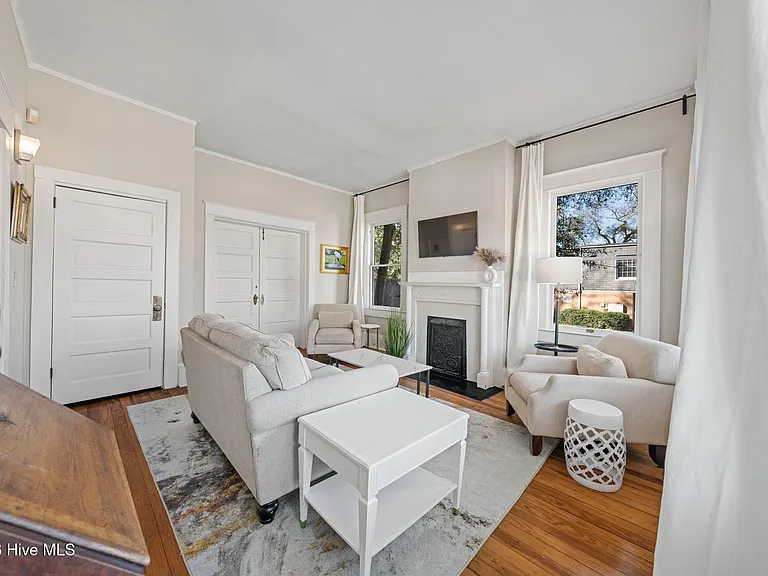 308 Dock St #LOWER — Photo 9
