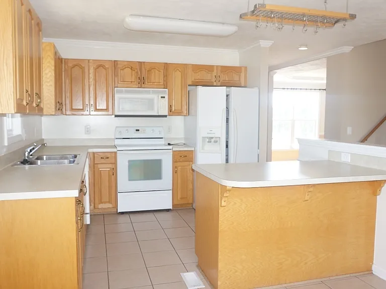 87 Arlington Dr — Photo 5