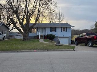 720 S 8th Ave, Winterset, IA 50273