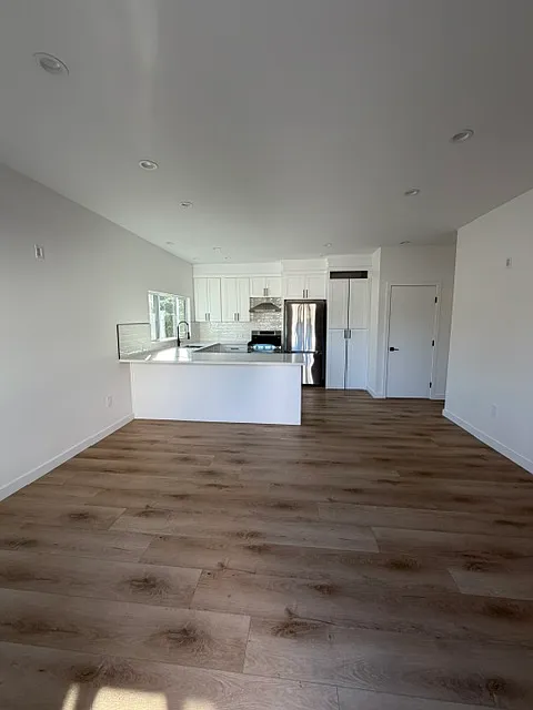 2 bed, 700 sqft, $2,600 — Photo 4