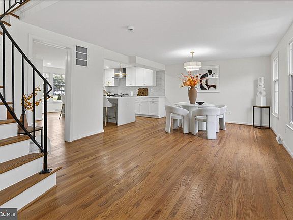 3rd image of 4121 Scotland Rd