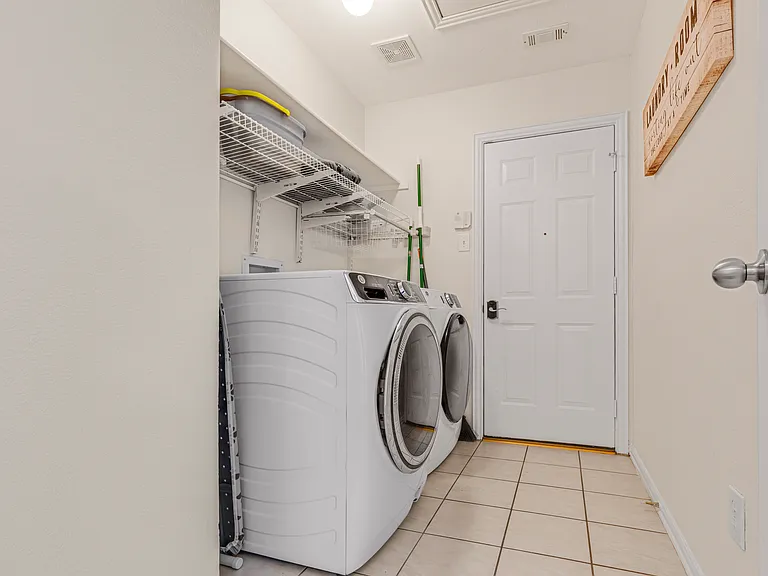 1438 Royal Oaks Dr — Photo 24