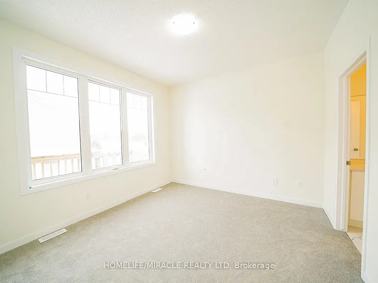 33 Country Club Dr — Photo 12