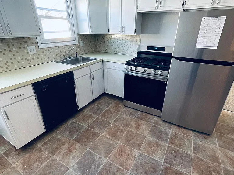 40 W Summerset Ln — Photo 13