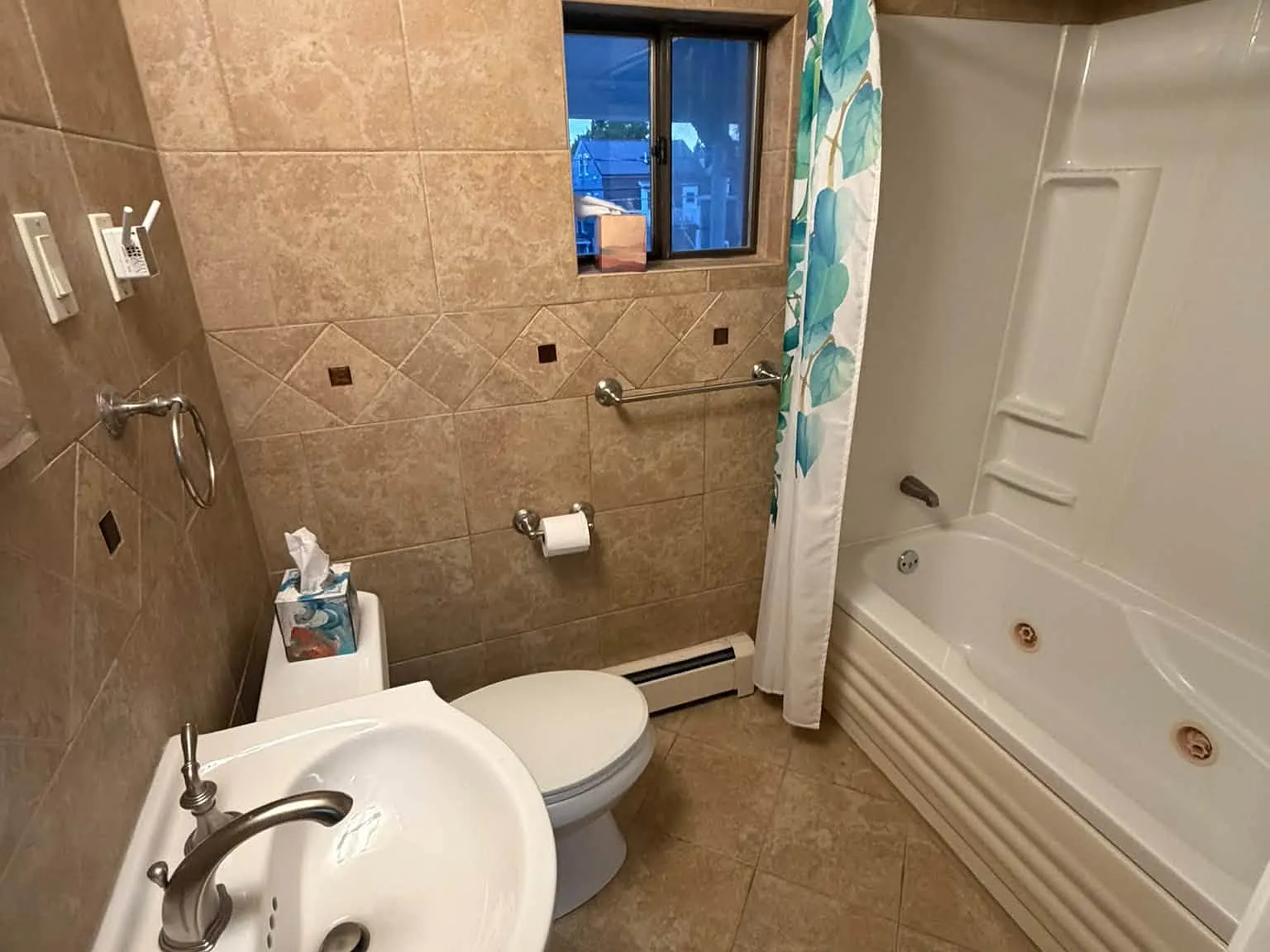 4 bed, 999 sqft, $3,500 — Photo 4
