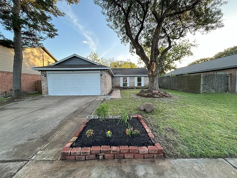 946 Sierra Shadows Dr — Photo 1