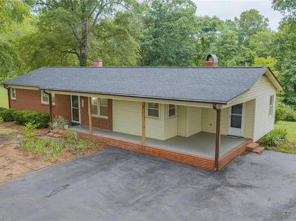 1401 Walnut St, Reidsville, NC 27320