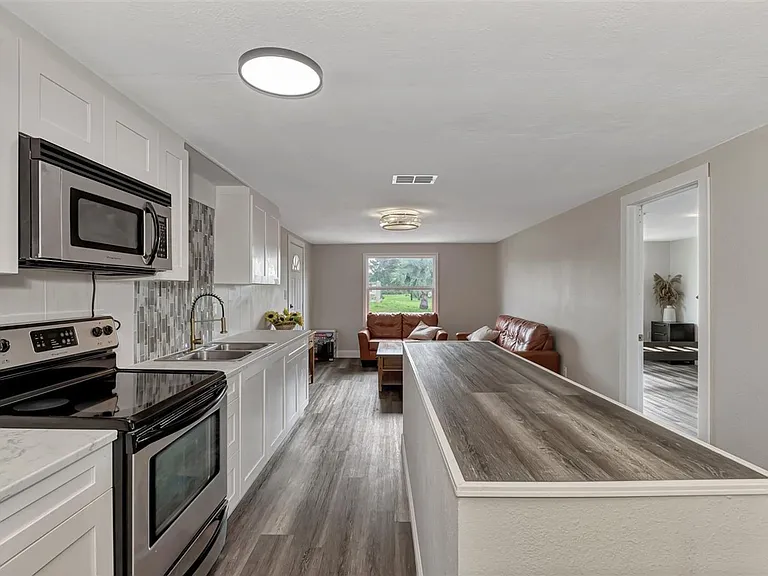 304 San Carlos Ave — Photo 10