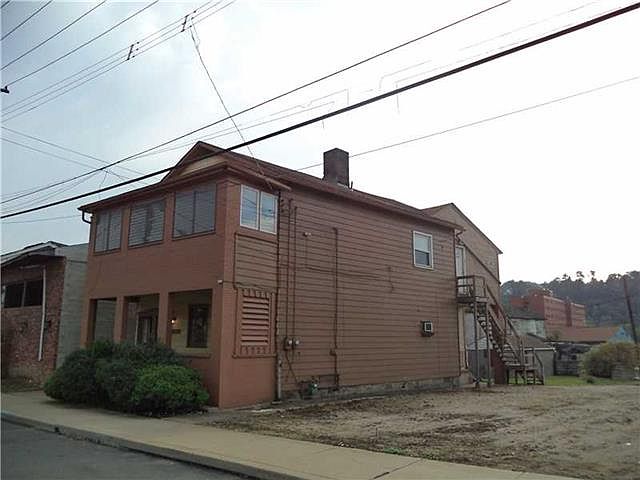 2nd image of 1026 Walnut St