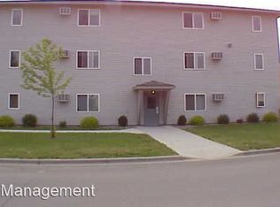 195 S Waterville Ave APT 103, Le Center, MN 56057