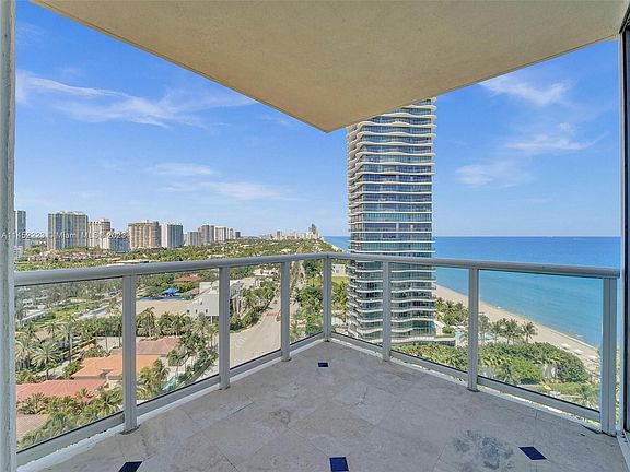 4th image of 19333 Collins Ave APT 1704