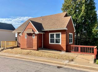 1004 S 2nd St, Alma, WI 54610