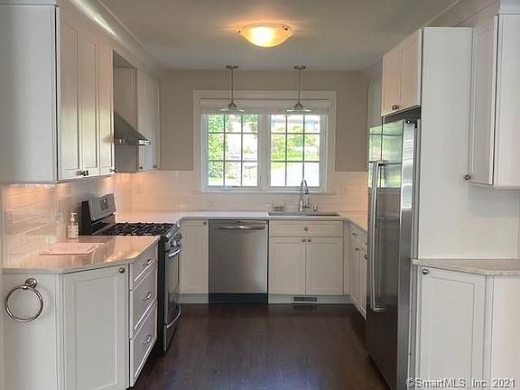 4th image of 61 Lakeview Ave #61