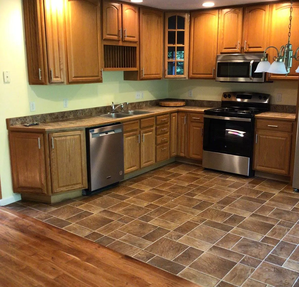 3 bed, 2.5 bath, $2,200 — Photo 1