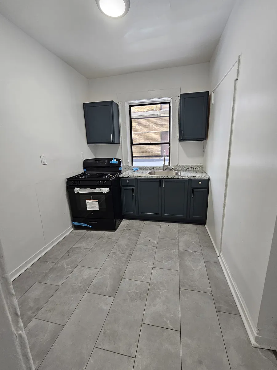 Building Photo - 486 Summer Ave #A101
