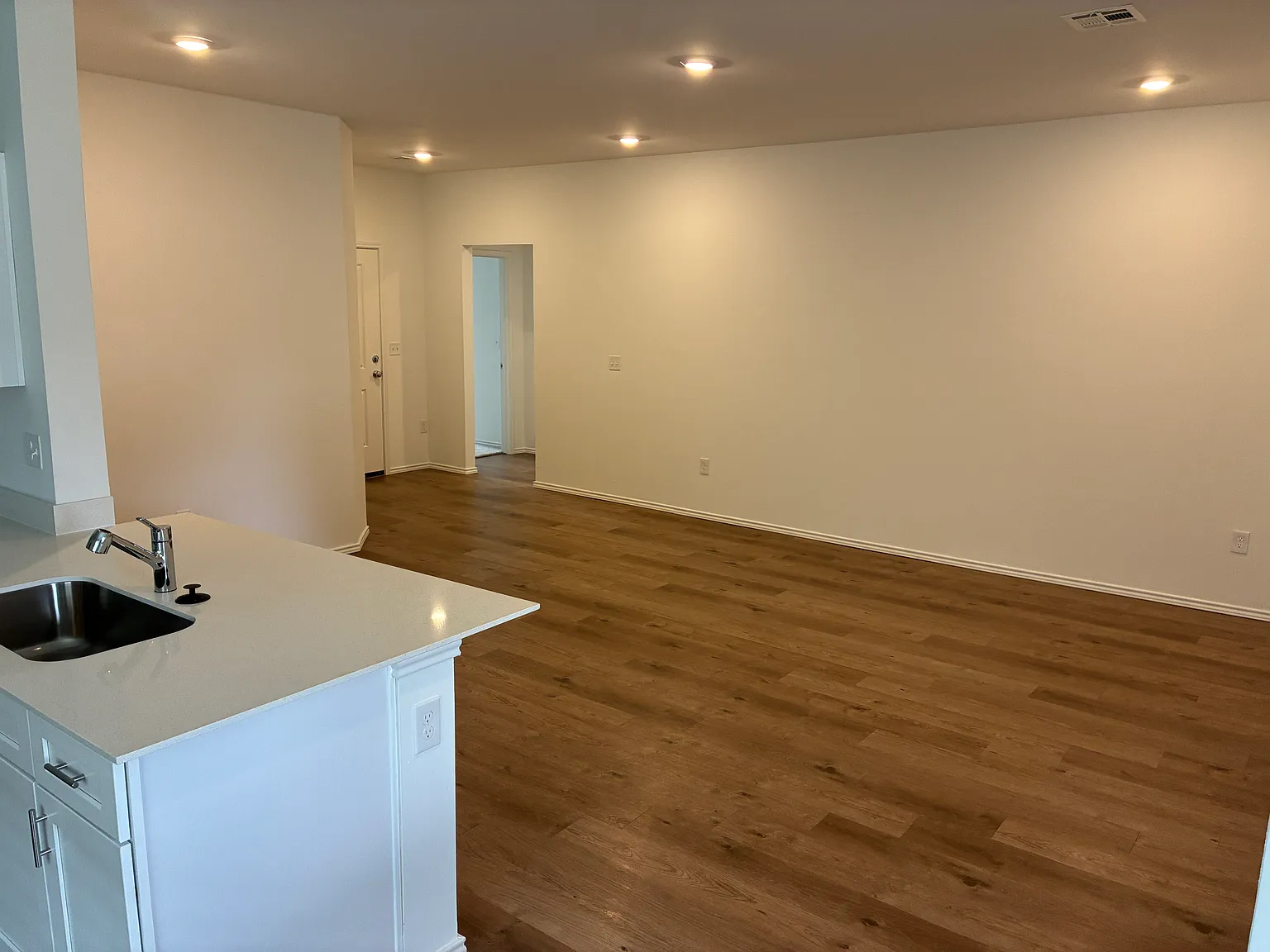 3 bed, 1417 sqft, $1,800 — Photo 3