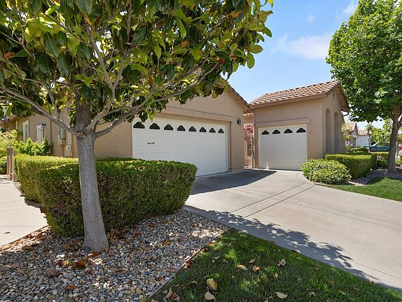 5th image of 160 Oakridge Way