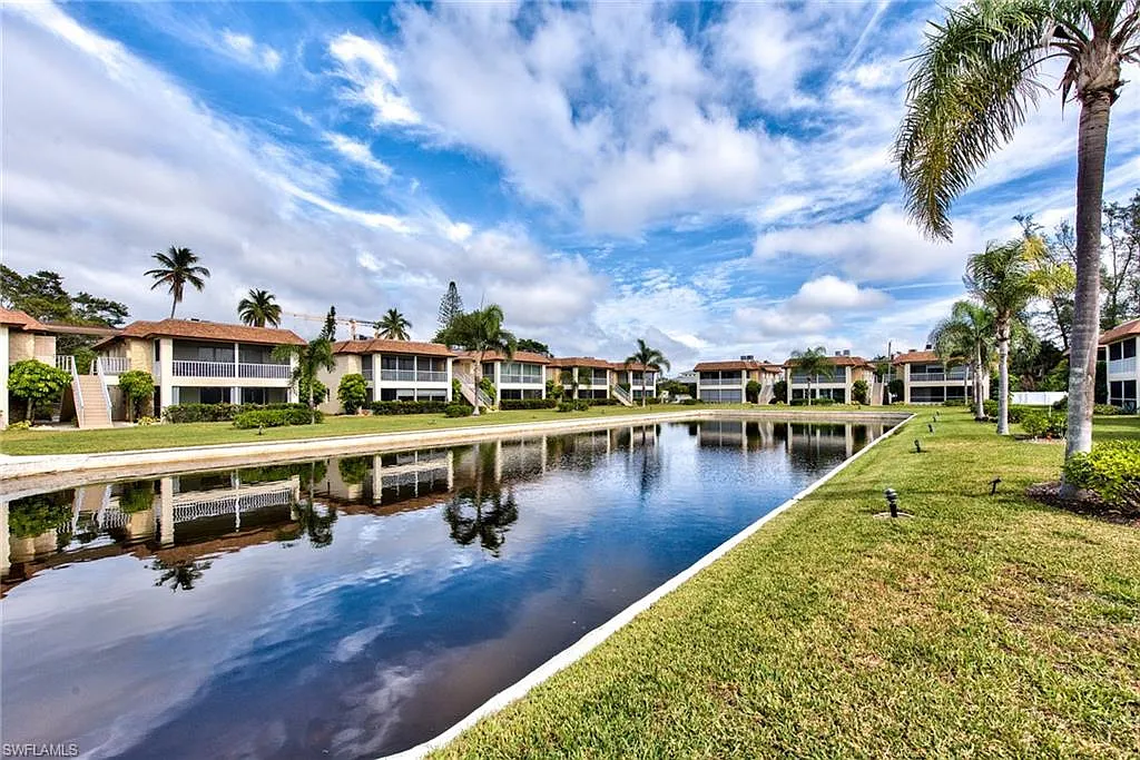 Harbor Lakes Of Naples — Photo 4