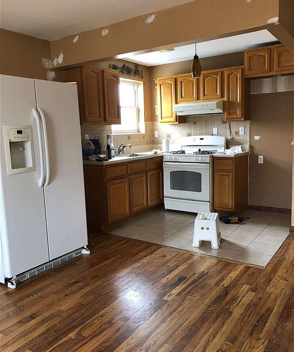 1st image of 5822 78th Ave #3