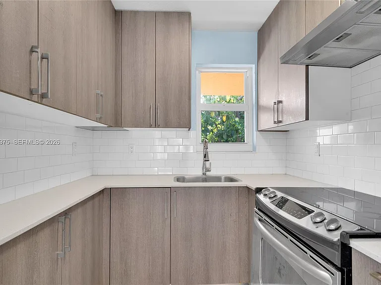 1250 SW 4th St #6 — Photo 12