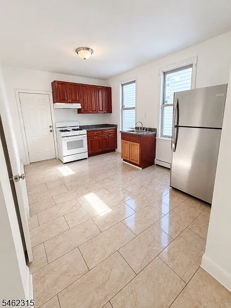 3 bed, 1.0 bath, $2,400 — Photo 3