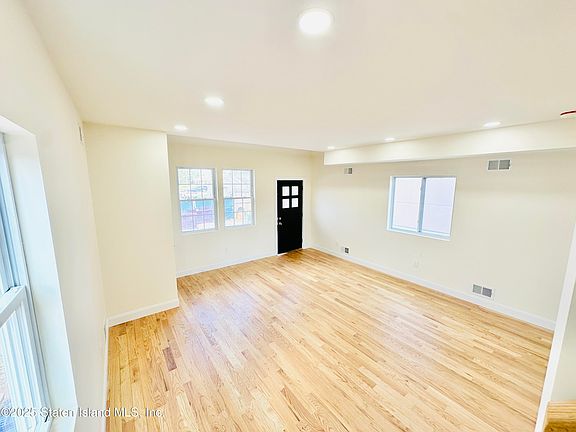 3rd image of 150 Riche Ave