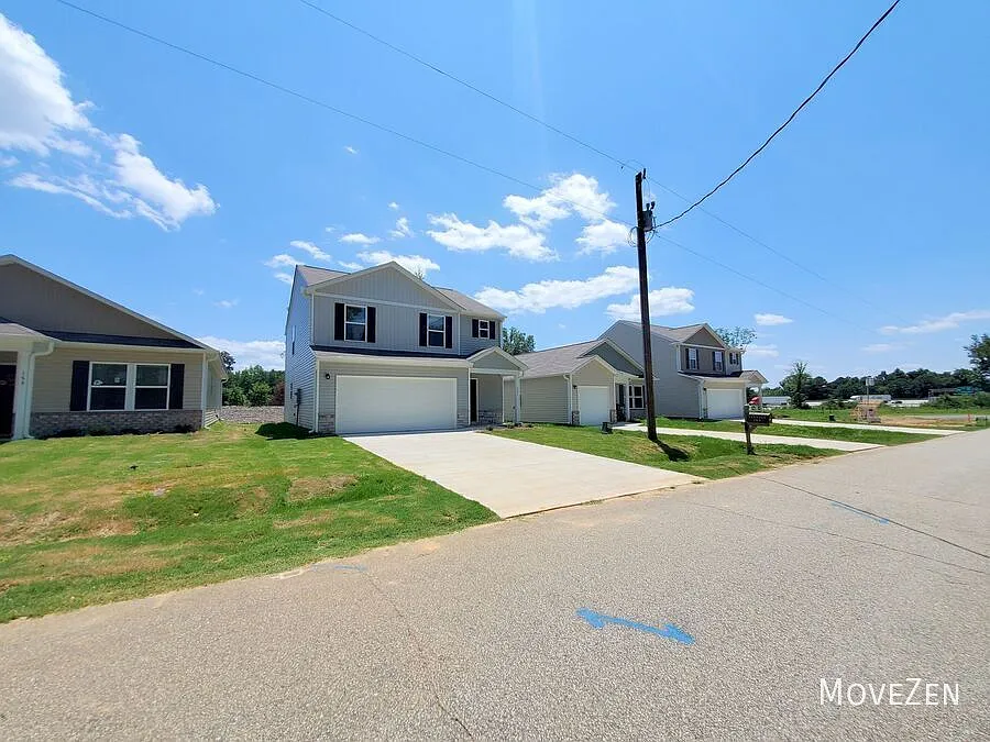 161 Davis Dr Spartanburg, SC 29303 Modern and Upgraded House with a Yard — Photo 2
