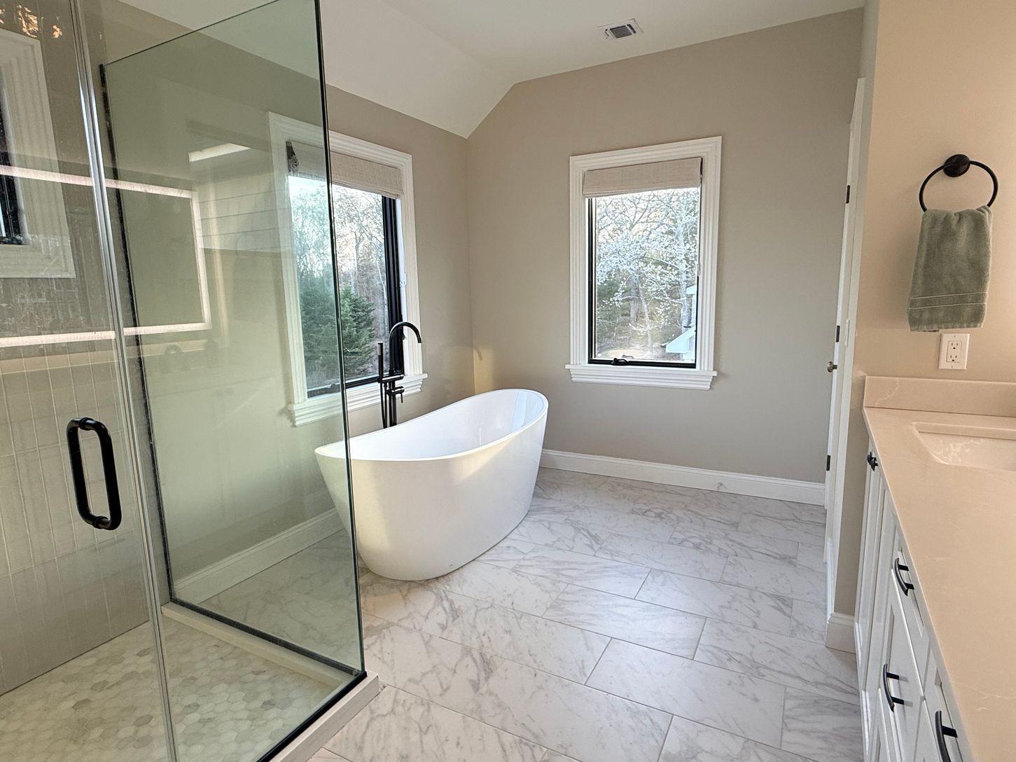  primary bath with soaking tub