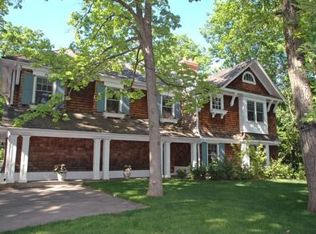 240 E Sheridan Rd, Lake Bluff, IL 60044