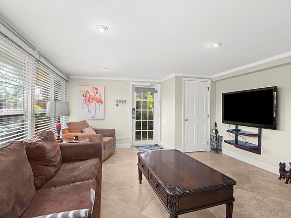 4th image of 1145 NE 12th Avenue