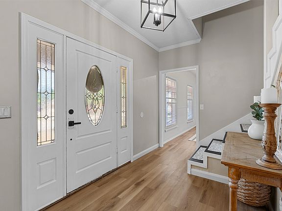 5th image of 2624 Montrose Dr