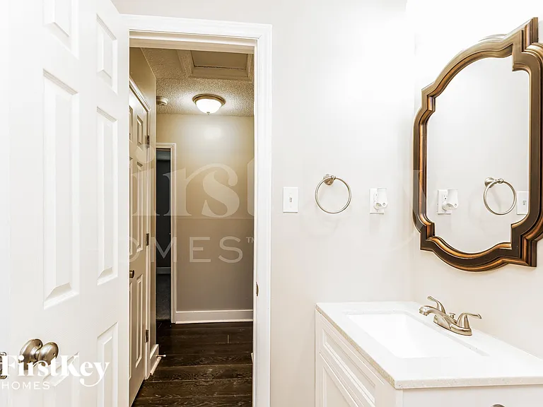 1104 Raynor St — Photo 14