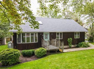 4 Oriole Rd, Oak Ridge, NJ 07438