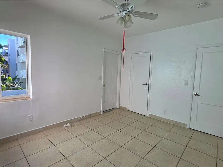 7629 Dickens Ave #4-8 — Photo 14