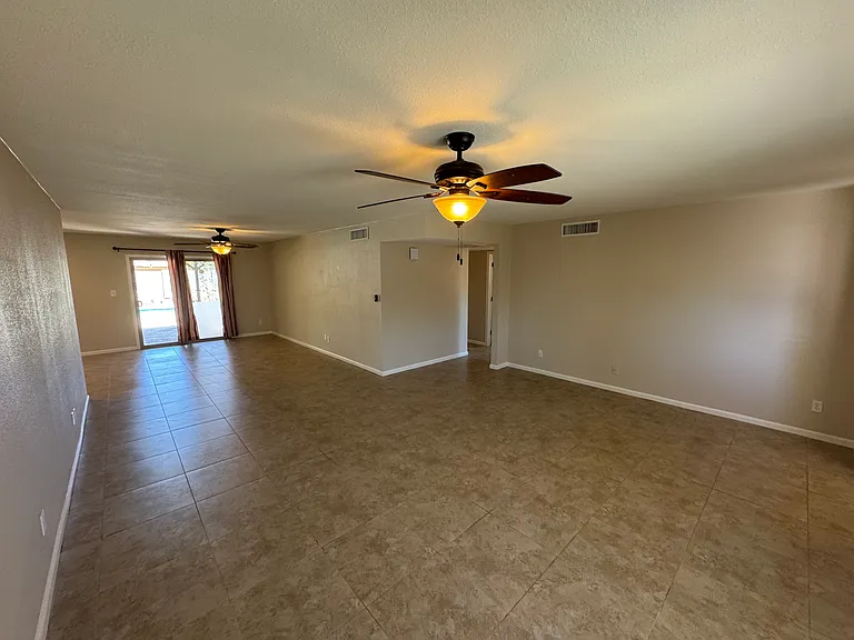 2058 E Fremont Dr — Photo 7