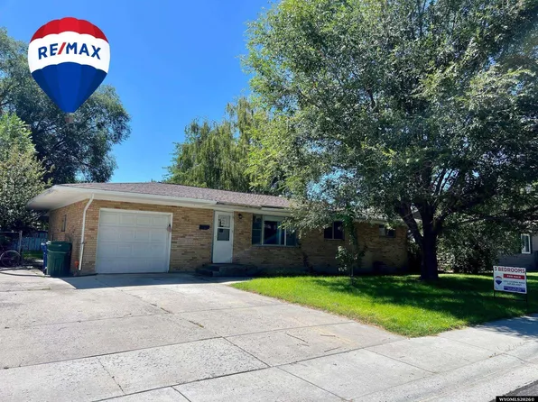 215 Deer Ave, Riverton, WY 82501