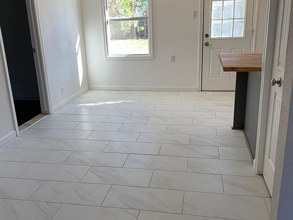4th image of 3320 Henry Dr