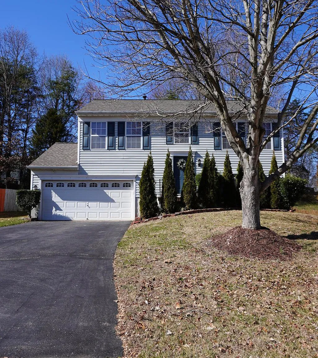 3 bed, 2.0 bath, 2152 sqft, $2,800 — Photo 2