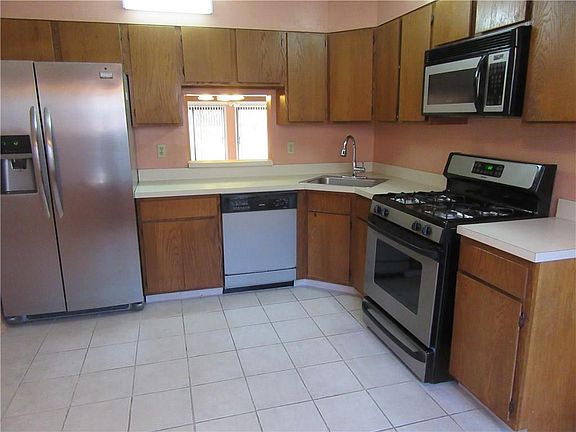 3rd image of 486 Danbury Ln #486