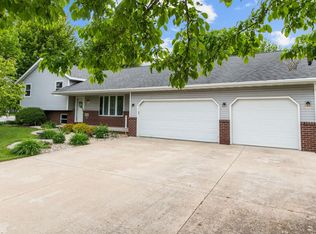 N9158 Mountainash Ln, APPLETON, WI 54915
