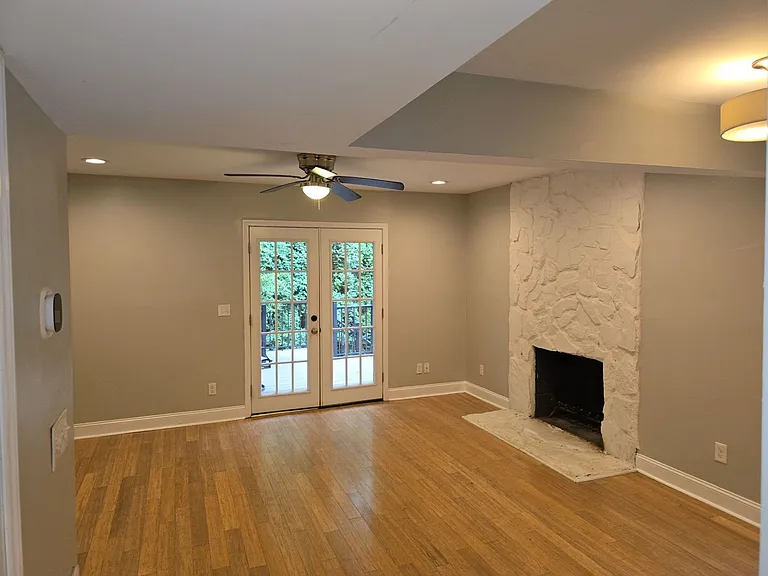 1902 Village Lake Dr — Photo 5