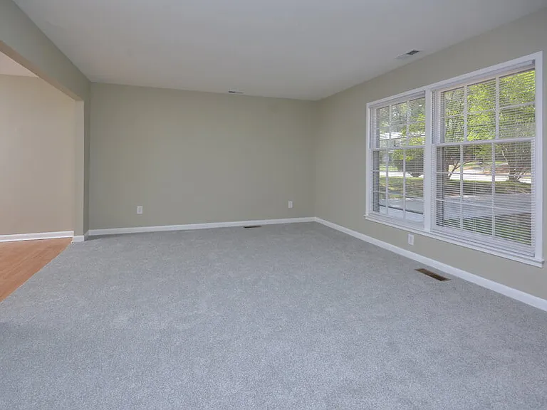 119 Monterey Ln — Photo 7