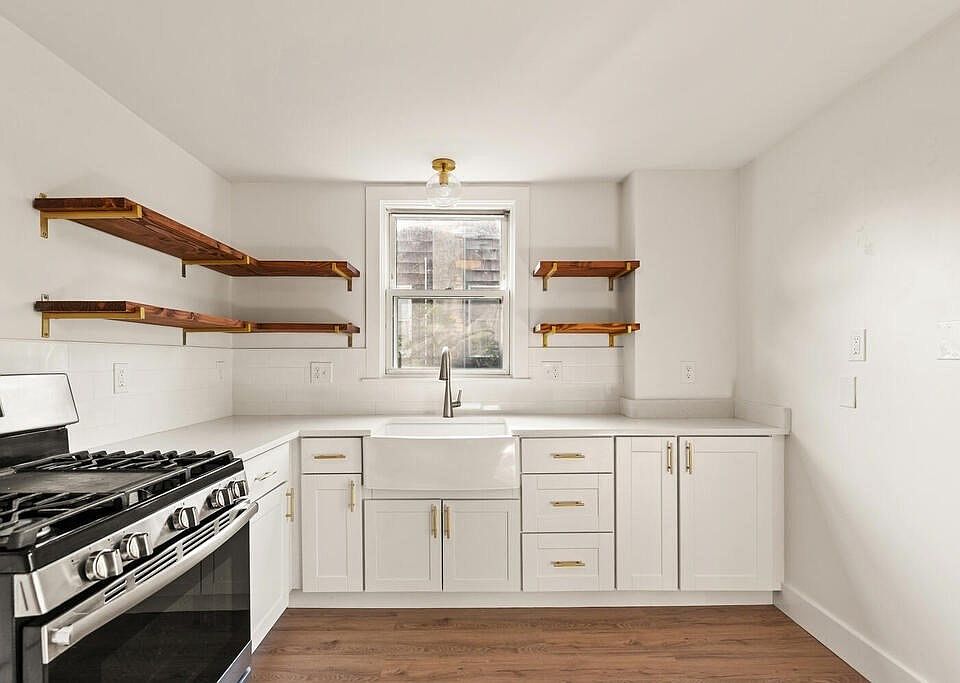 1st image of 13 Osgood St #1