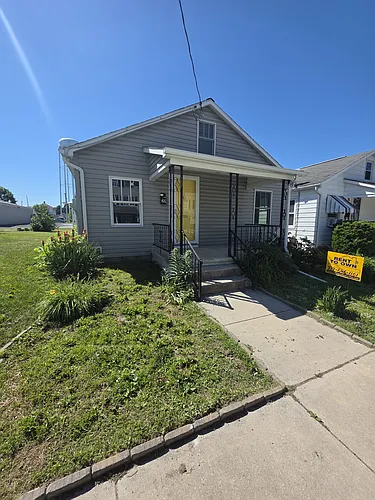 416 Pleasant St Photo 1