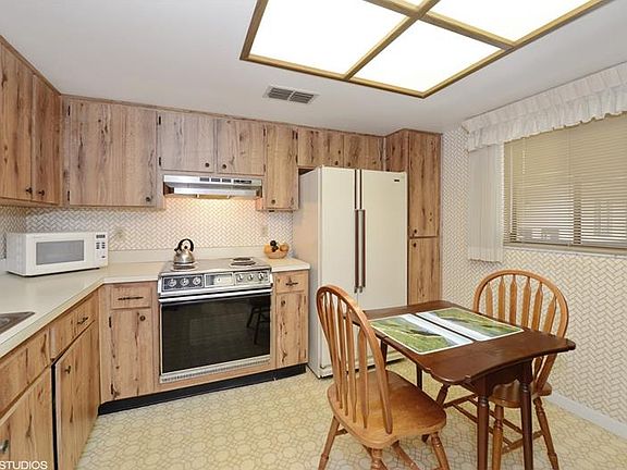 3rd image of 2689 Sabal Springs Cir APT 204