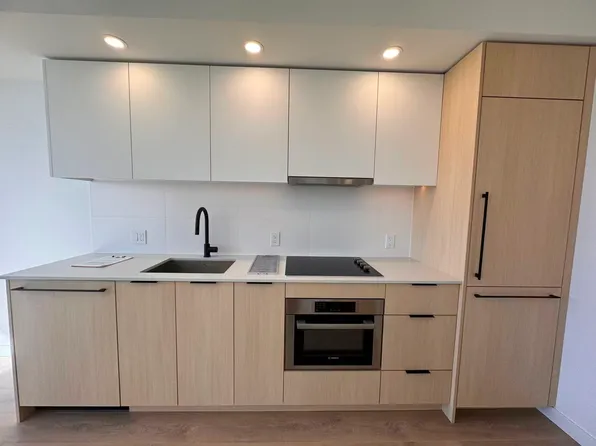 13738 Central Ave #612, Surrey, BC V3T 0K6