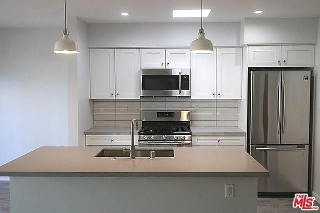 1st image of 1020 Granville Ave APT 302