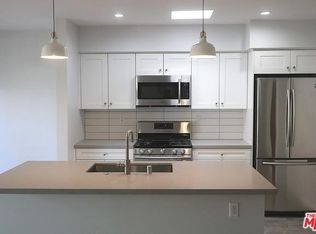 1020 Granville Ave APT 302, Los Angeles, CA 90049