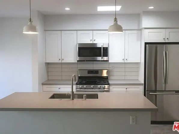 1020 Granville Ave APT 302, Los Angeles, CA 90049