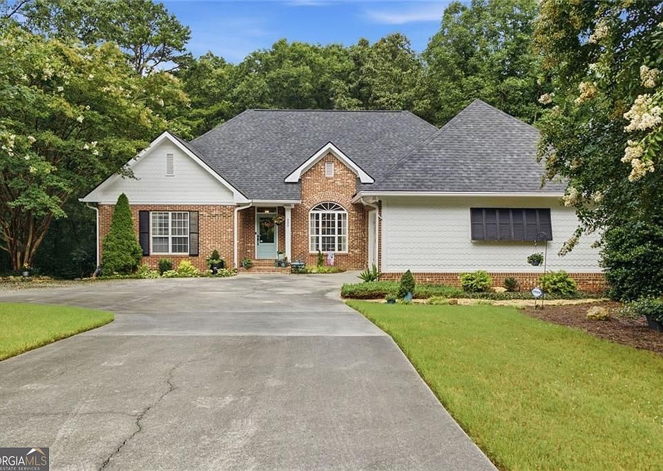 1st image of 333 Rustic Ridge Rd NE